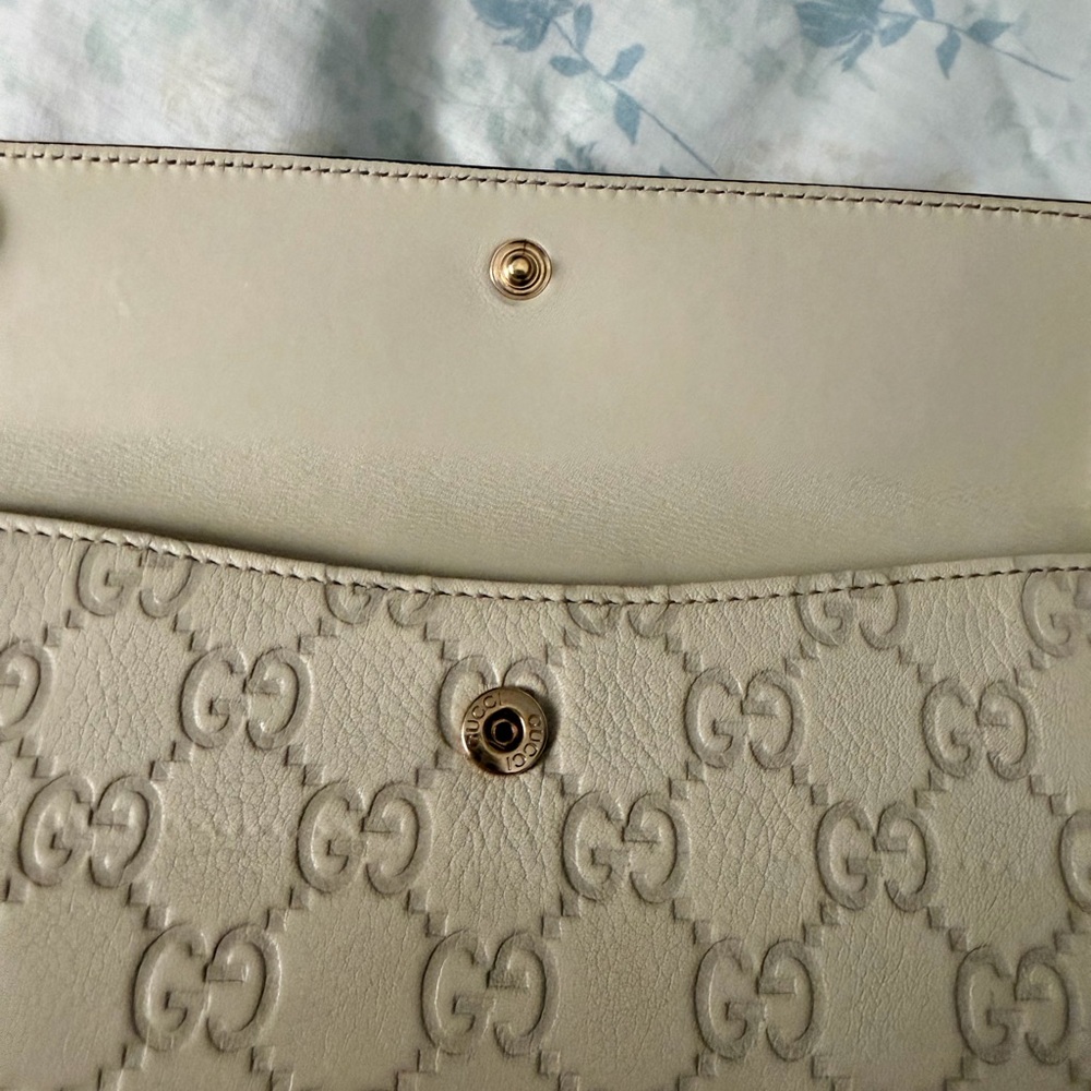 Gucci Tan Monogram Clutch With Box and Authentication included Open to offers - Picture 3 of 9
